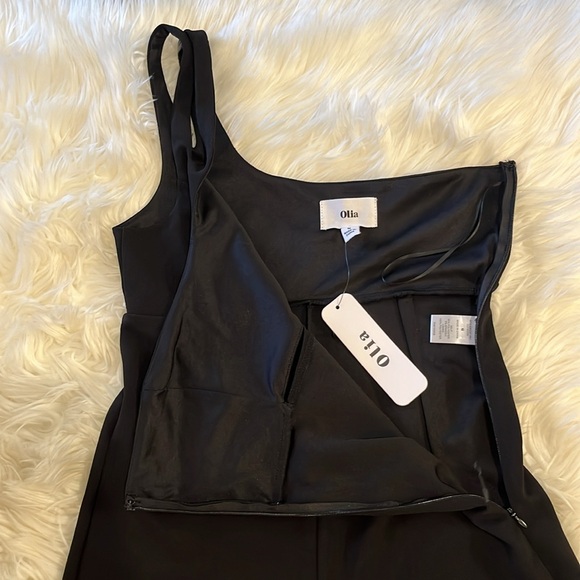 NWT Vici \\ Olia Black ‘Brayden’ One Shoulder Jumpsuit - Picture 8 of 16